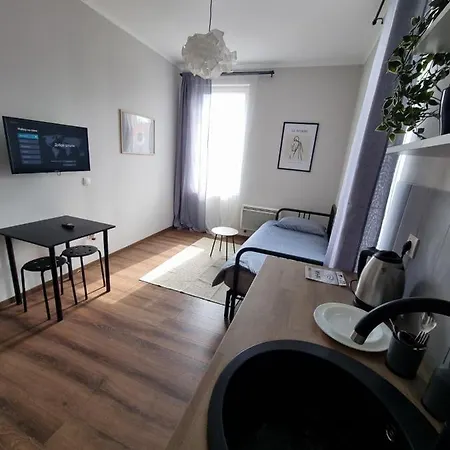 Cozy In Center *